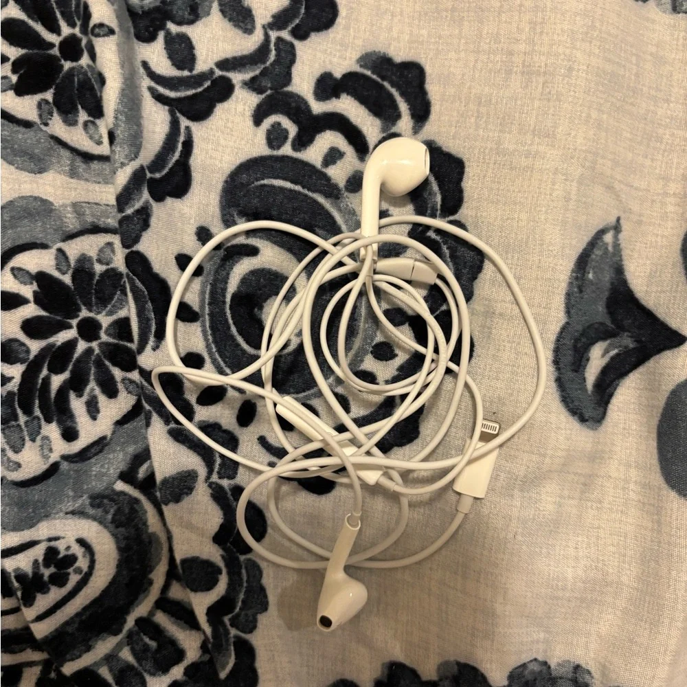 Apple White EarPods with Lightning Connector
